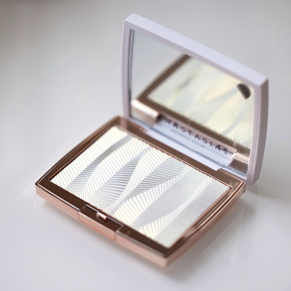 Anastasia Beverly Hills "Iced Out" Highlighter